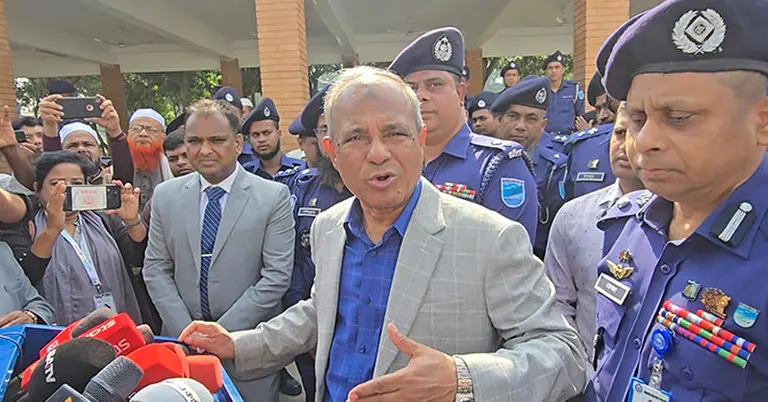 নরসিংদী জেলা কারাগার পরিদর্শন শেষে কথা বলছেন স্বরাষ্ট্র উপদেষ্টা